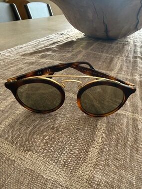 Ray-Ban Tortoiseshell and Gold Round Sunglasses with Brown Lenses
